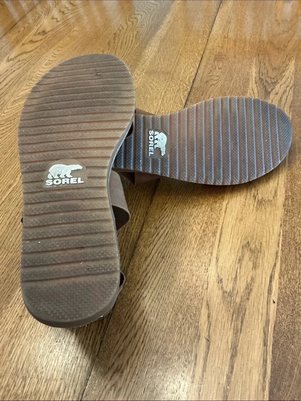 Sorel Tan and Brown Crisscross Elastic Strap Sandals